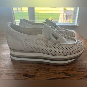 Softwaves - so comfortable and cute. Beige / Nude color. 38 or size 8.